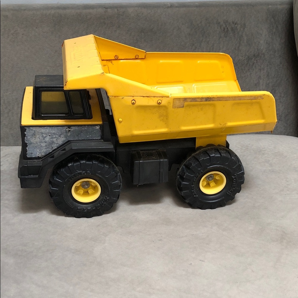 Tonka Yellow and Black metal dump truck